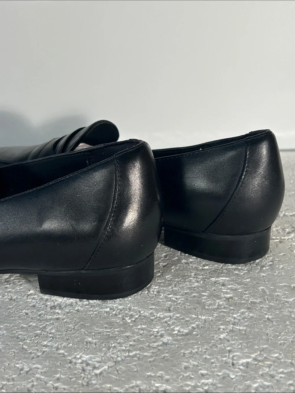 Unstructured By Clarks SZ9 Black Leather Penny Loafer Timeless Office Academia